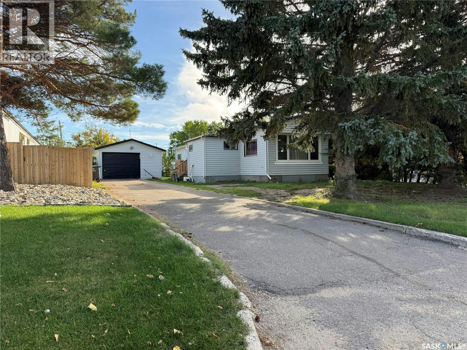 425 Park Avenue, Outlook, SK, S0L 2N0