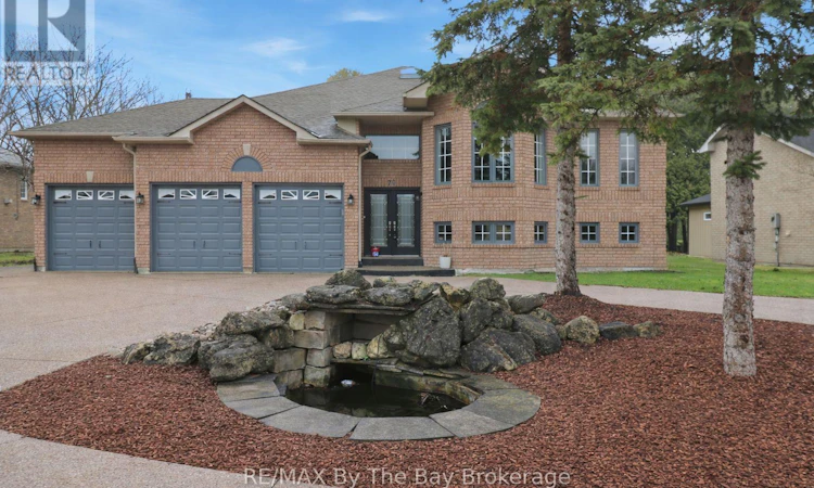 70 Fairway Crescent