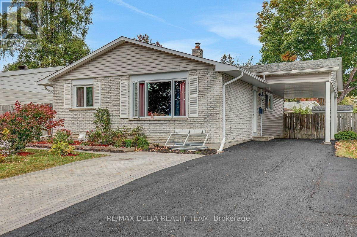 11 Courtney Road, Ottawa, ON, K2L 1L9