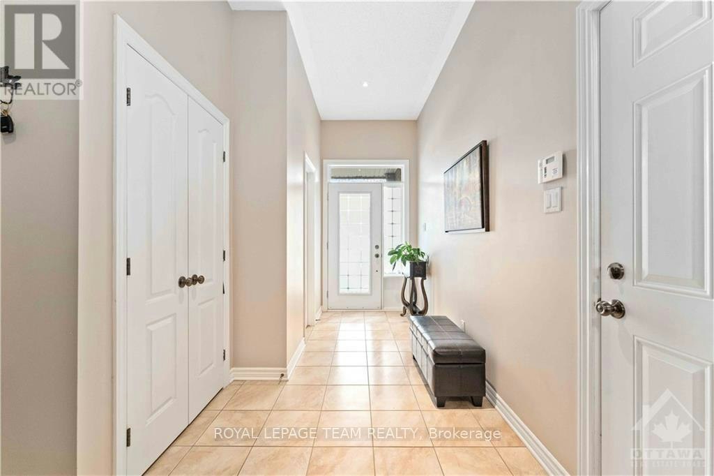112 Furness Way, Ottawa, ON, K2G 7E4 - 2
