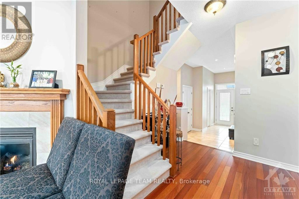 112 Furness Way, Ottawa, ON, K2G 7E4 - 6