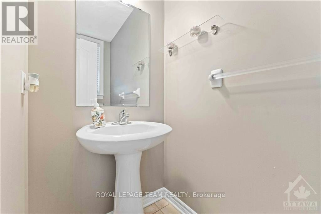 112 Furness Way, Ottawa, ON, K2G 7E4 - 17