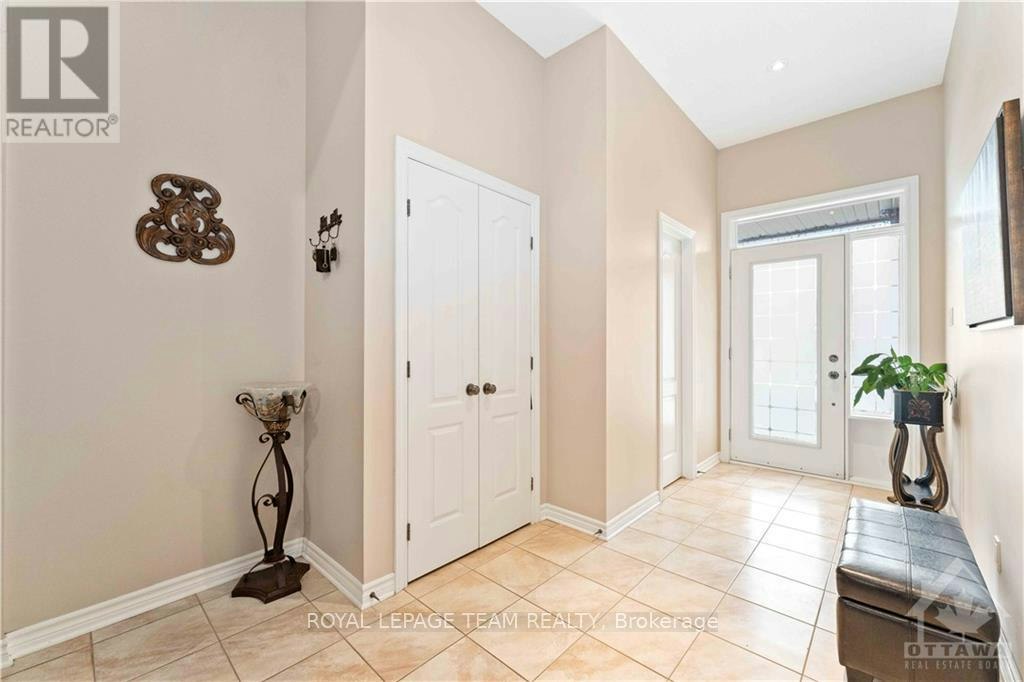 112 Furness Way, Ottawa, ON, K2G 7E4 - 3