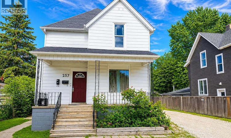 257 Vidal Street South