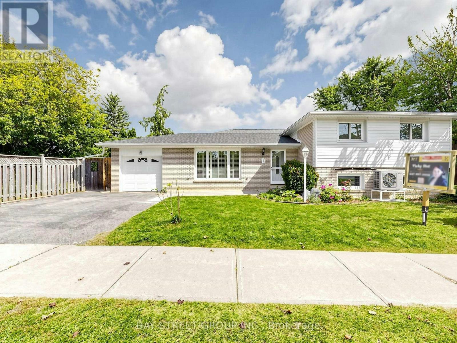 1 Lesgay Crescent, Toronto, ON, M2J 2H9