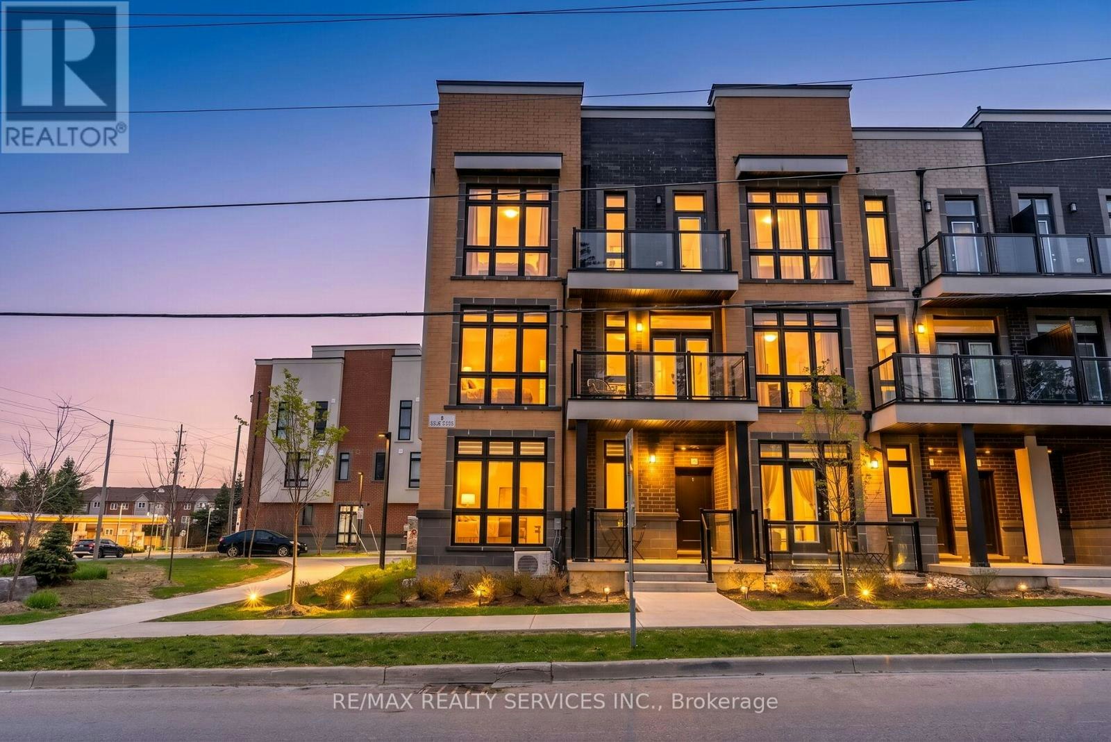 5-1 Bond Crescent, Richmond Hill, ON, L4E 1J4