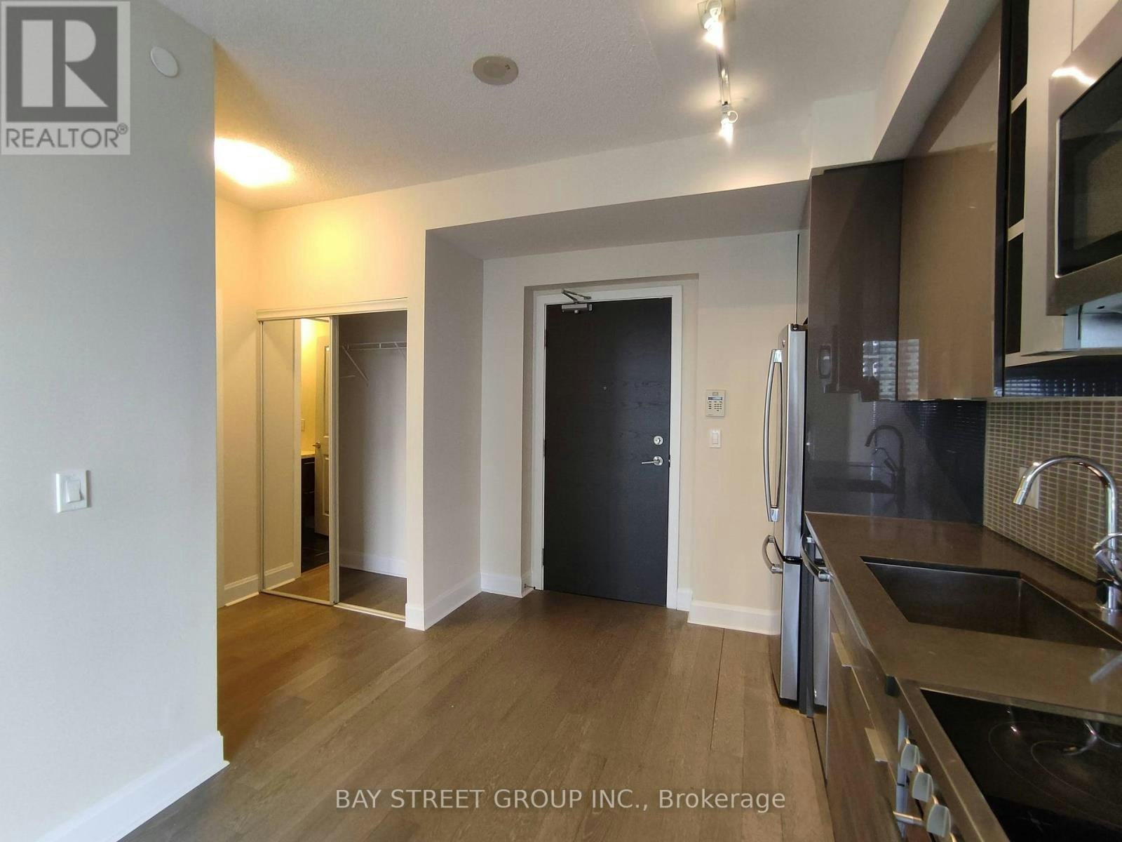 1906-33 Shore Breeze Drive, Toronto, ON, M8V 0G1 - 4