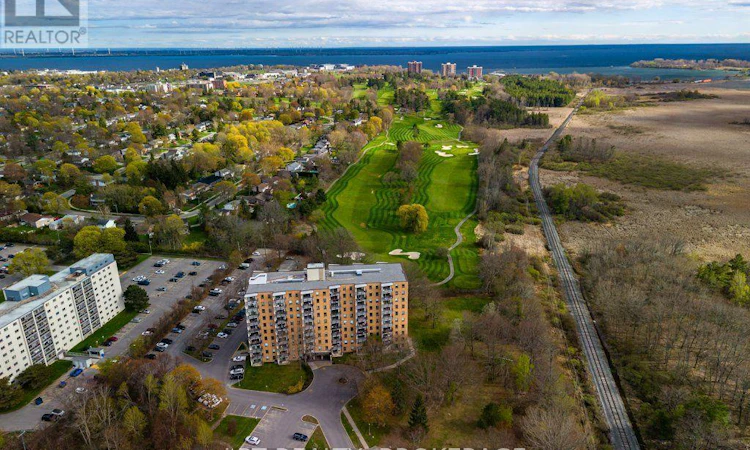 208-66 Greenview Drive