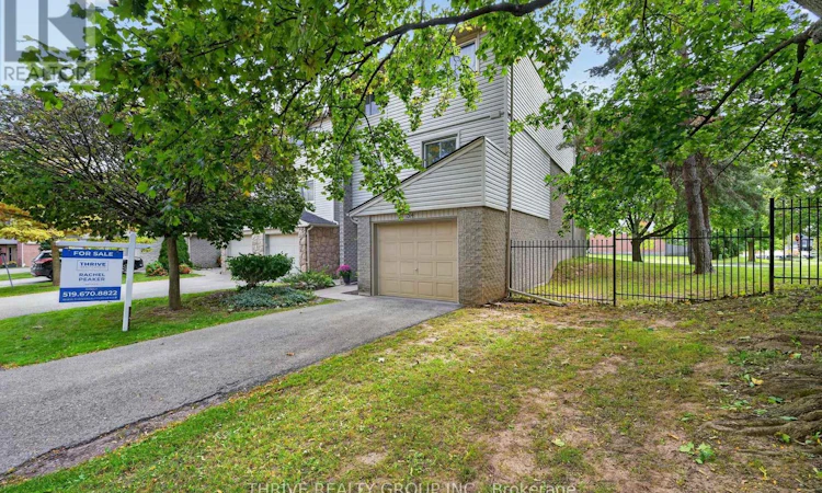 34-300 Sandringham Crescent