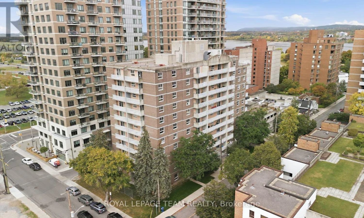 304-110 Forward Avenue