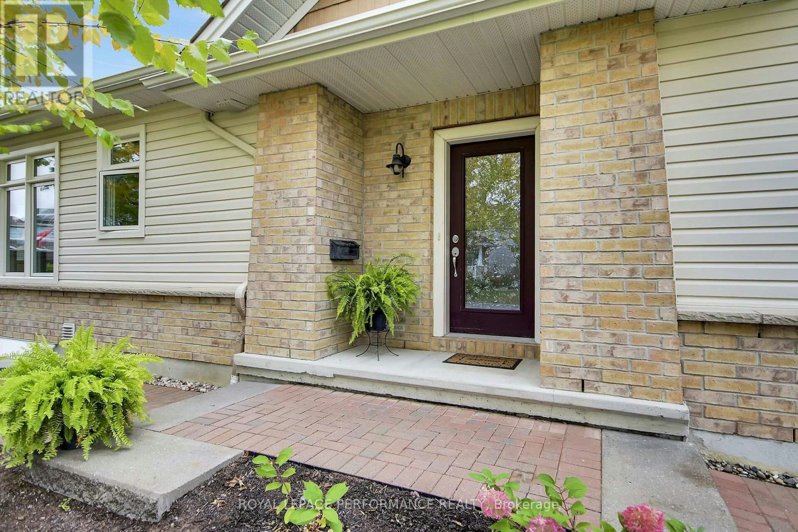 522 Silverbell Crescent, Ottawa, ON, K1T 0P1