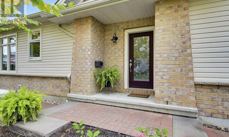 522 Silverbell Crescent