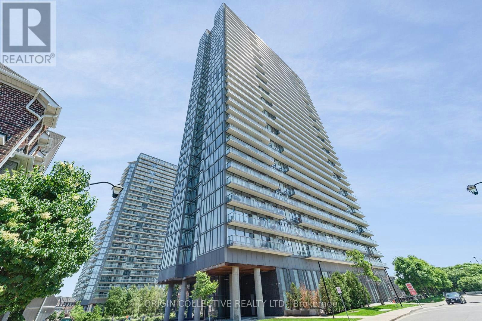 302-105 The Queensway Avenue, Toronto, ON, M6S 5B5