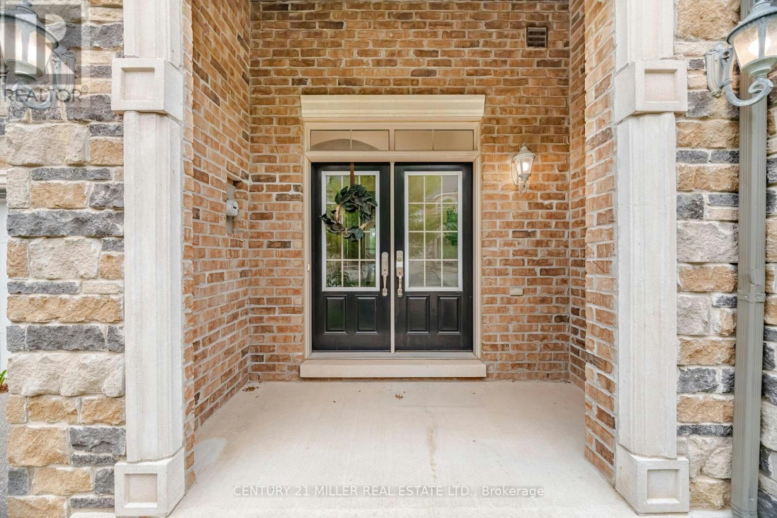 2455 Village Common, Oakville, ON, L6M 0S2 3