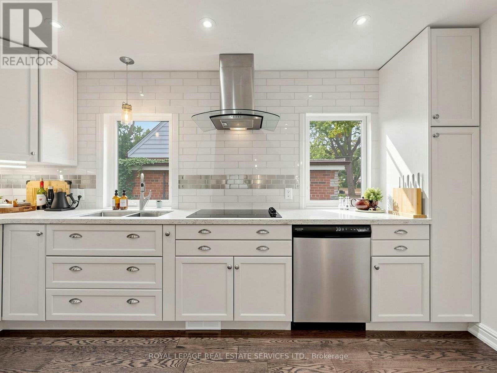 5 Ambleside Avenue, Toronto, ON, M8Z 2H5 - 14