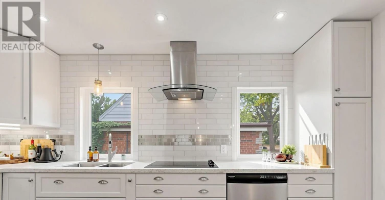 5 Ambleside Avenue, Toronto, ON, M8Z 2H5 - 14