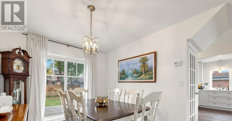 5 Ambleside Avenue, Toronto, ON, M8Z 2H5 - 8