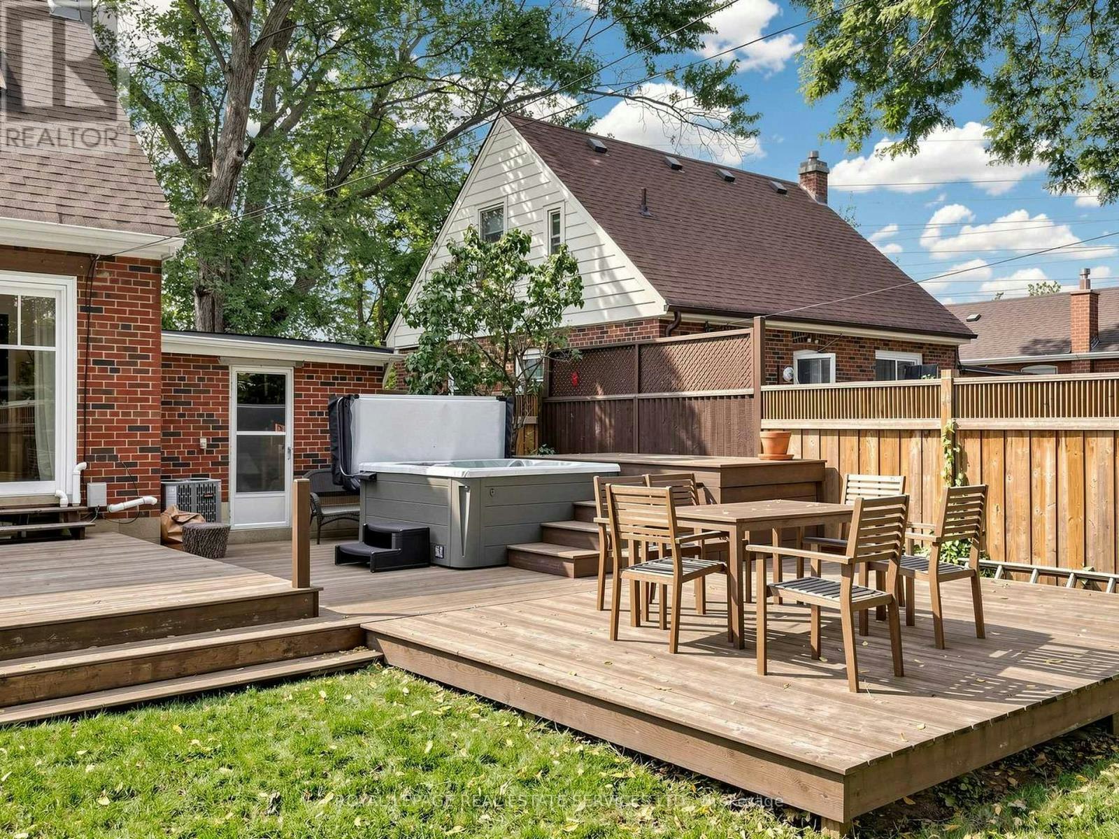 5 Ambleside Avenue, Toronto, ON, M8Z 2H5 - 44