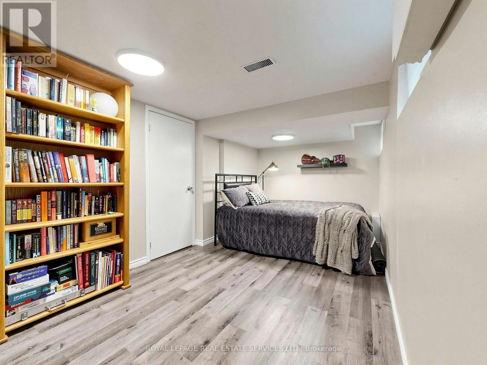 5 Ambleside Avenue, Toronto, ON, M8Z 2H5 - 32