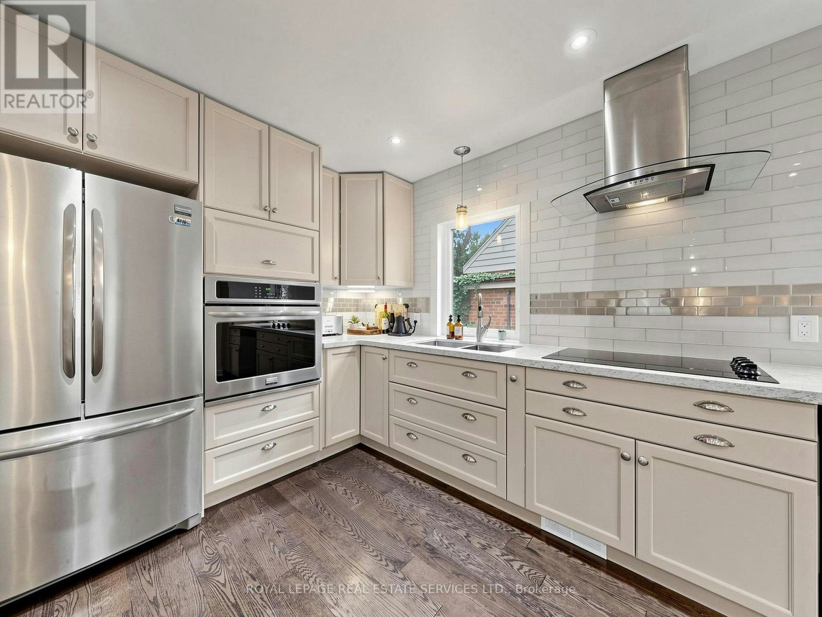 5 Ambleside Avenue, Toronto, ON, M8Z 2H5 - 12