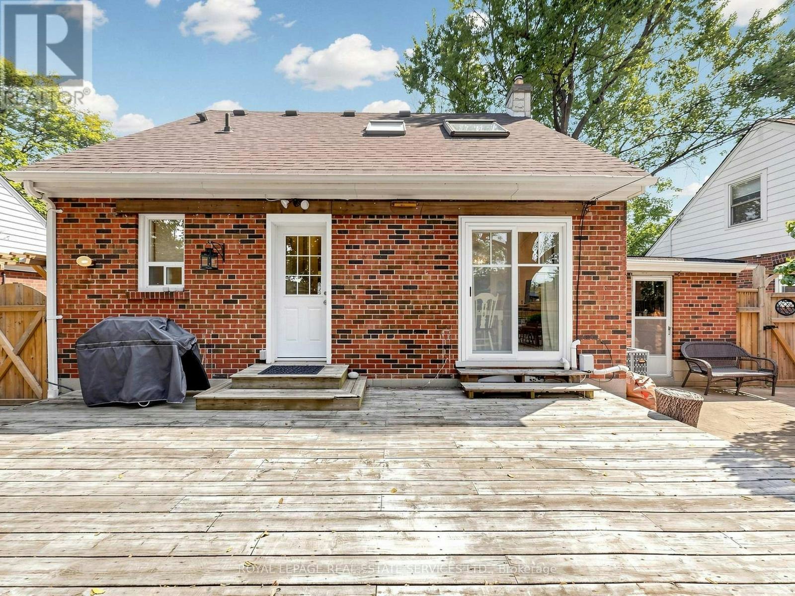 5 Ambleside Avenue, Toronto, ON, M8Z 2H5 - 37