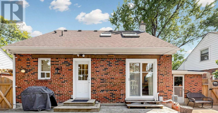 5 Ambleside Avenue, Toronto, ON, M8Z 2H5 - 37