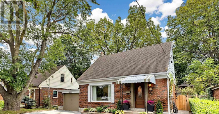 5 Ambleside Avenue, Toronto, ON, M8Z 2H5