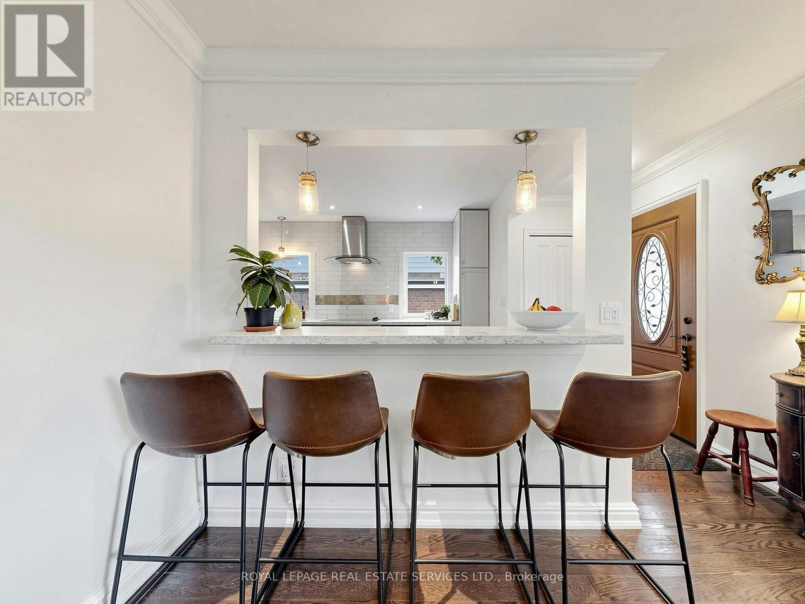 5 Ambleside Avenue, Toronto, ON, M8Z 2H5 - 11