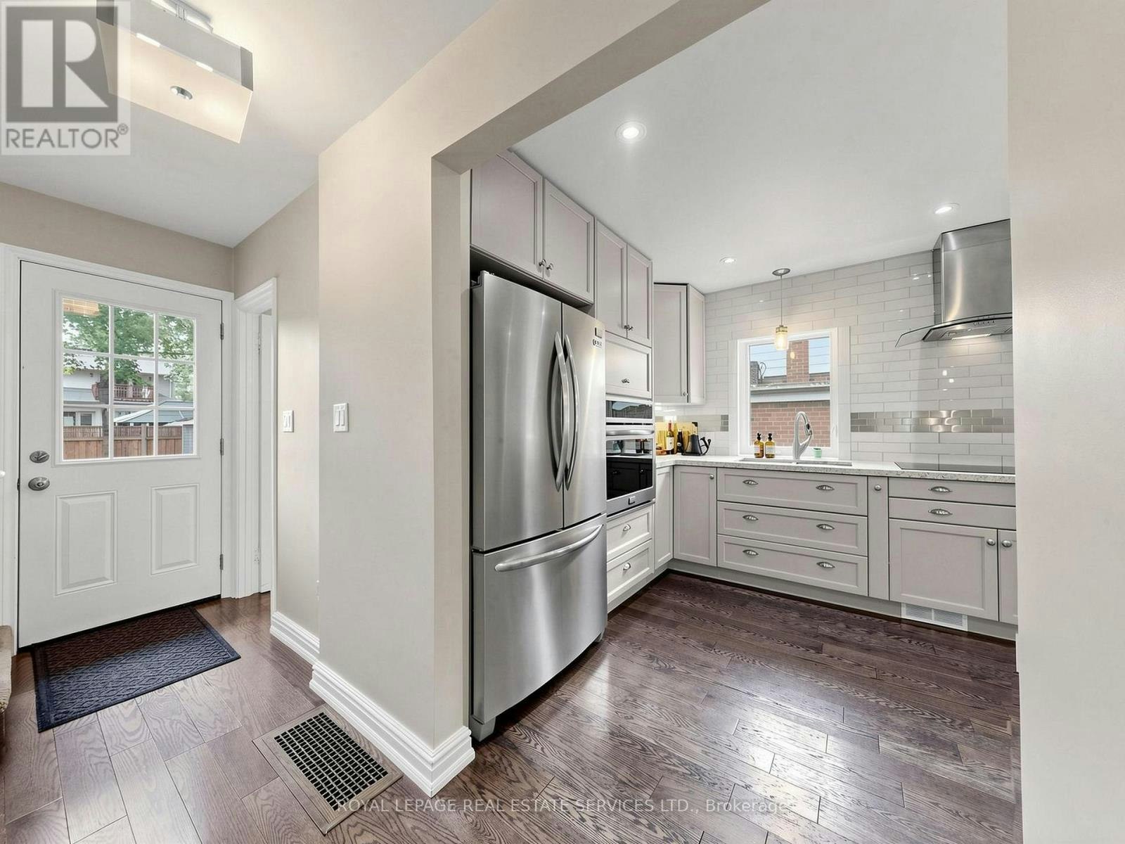 5 Ambleside Avenue, Toronto, ON, M8Z 2H5 - 16