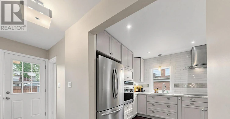 5 Ambleside Avenue, Toronto, ON, M8Z 2H5 - 16