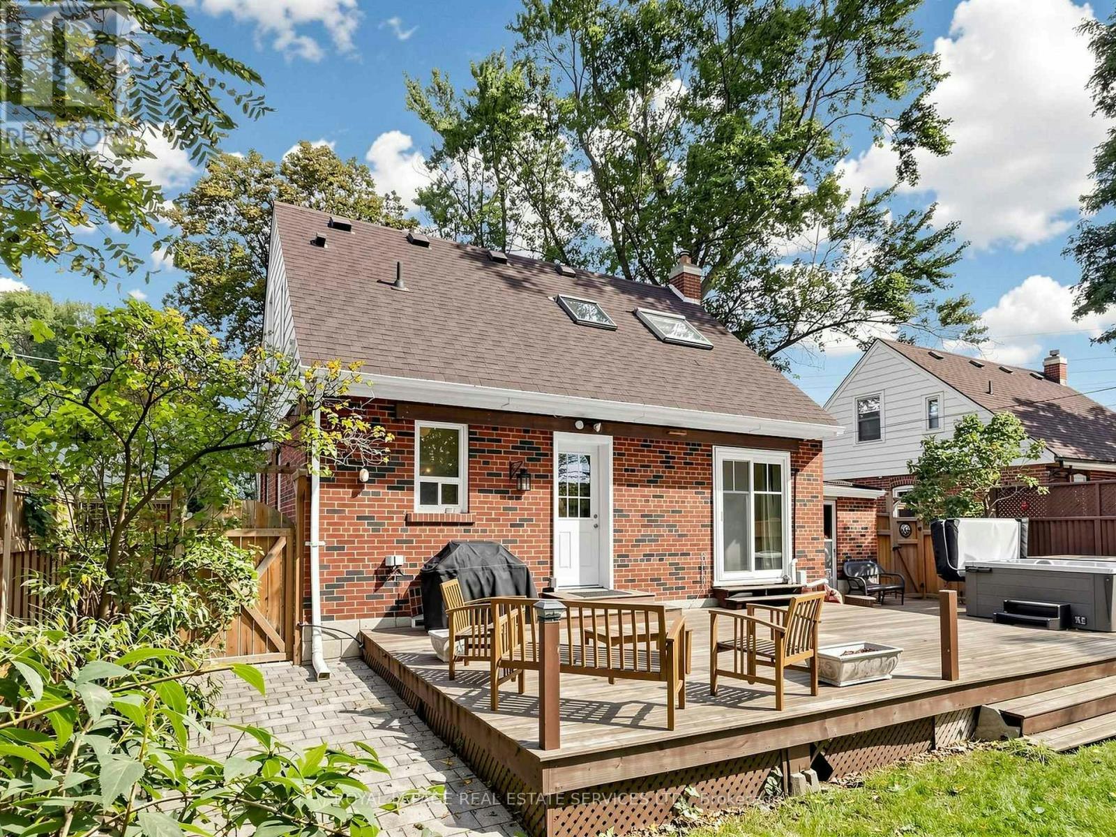 5 Ambleside Avenue, Toronto, ON, M8Z 2H5 - 39