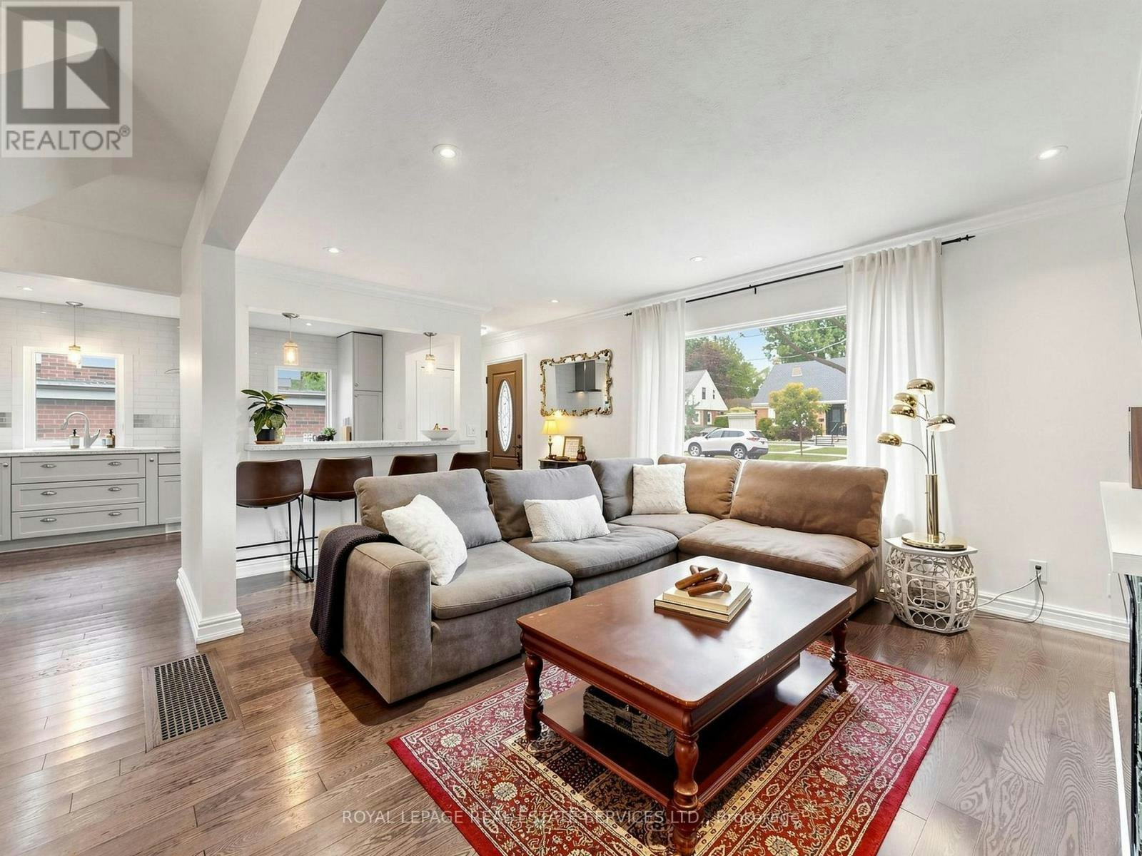 5 Ambleside Avenue, Toronto, ON, M8Z 2H5 - 2