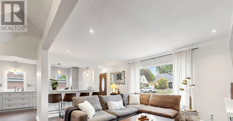 5 Ambleside Avenue, Toronto, ON, M8Z 2H5 - 2
