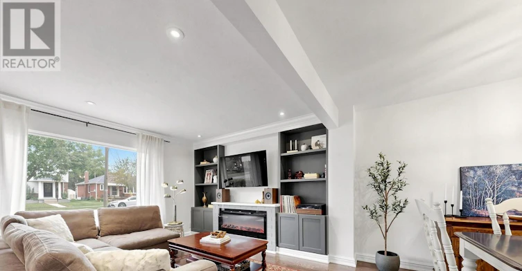 5 Ambleside Avenue, Toronto, ON, M8Z 2H5 - 3