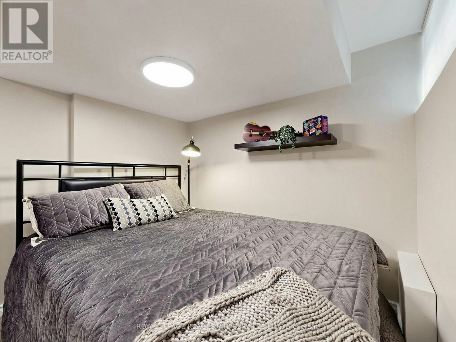 5 Ambleside Avenue, Toronto, ON, M8Z 2H5 - 35