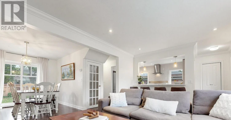 5 Ambleside Avenue, Toronto, ON, M8Z 2H5 - 5