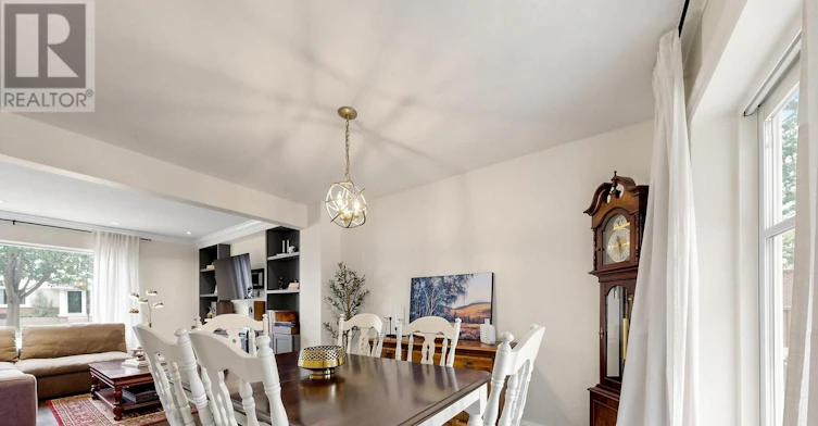 5 Ambleside Avenue, Toronto, ON, M8Z 2H5 - 9