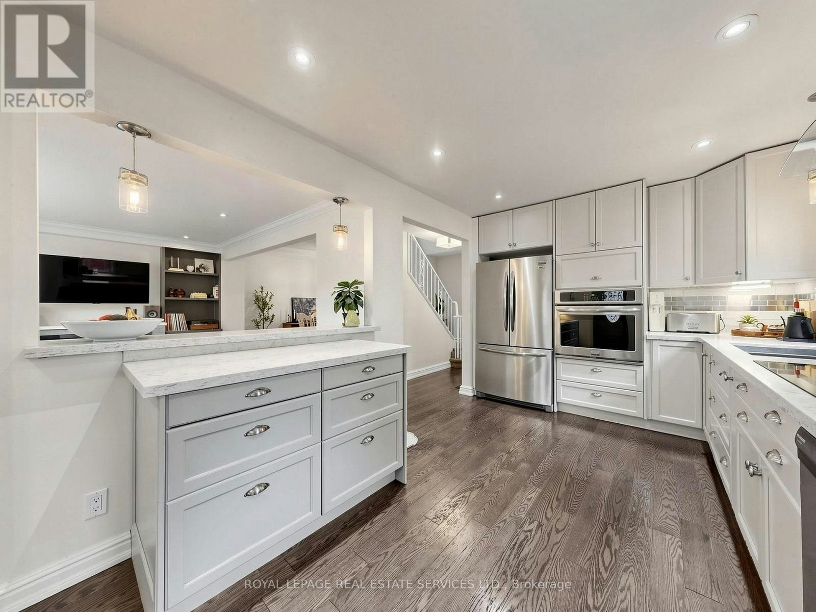 5 Ambleside Avenue, Toronto, ON, M8Z 2H5 - 13