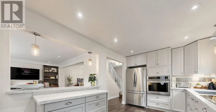 5 Ambleside Avenue, Toronto, ON, M8Z 2H5 - 13