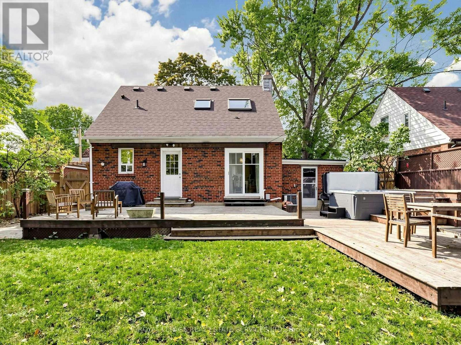 5 Ambleside Avenue, Toronto, ON, M8Z 2H5 - 38