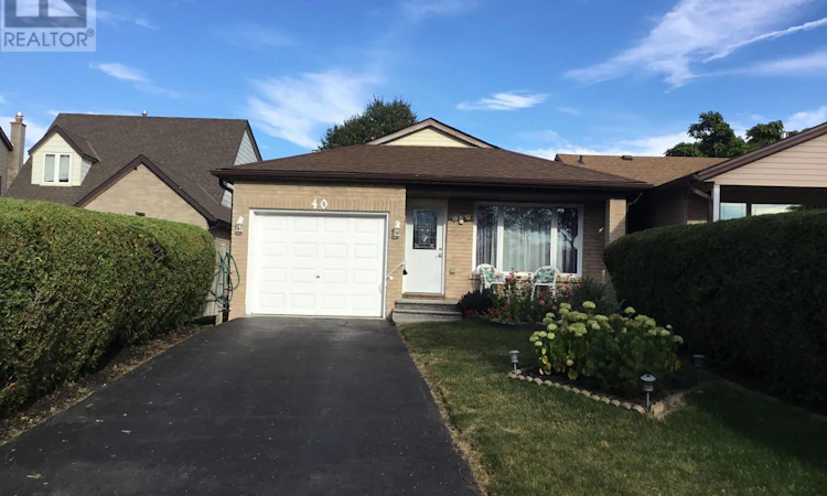 40 Lyton Crescent