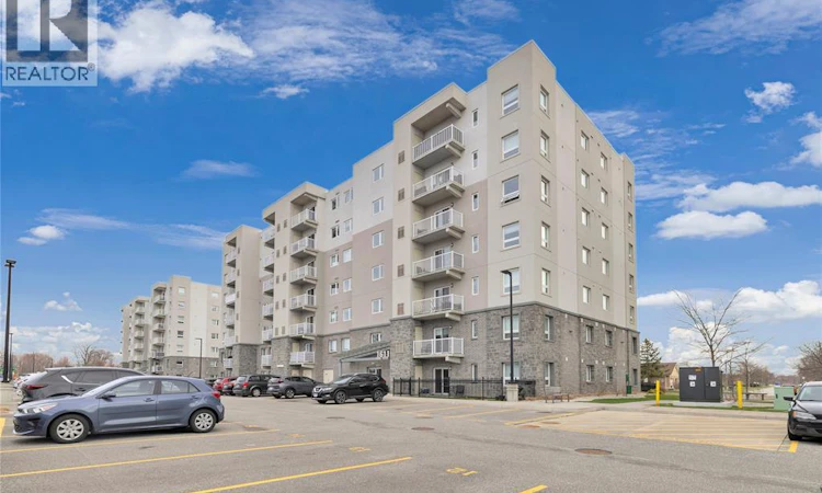 120-1611 Banwell Road