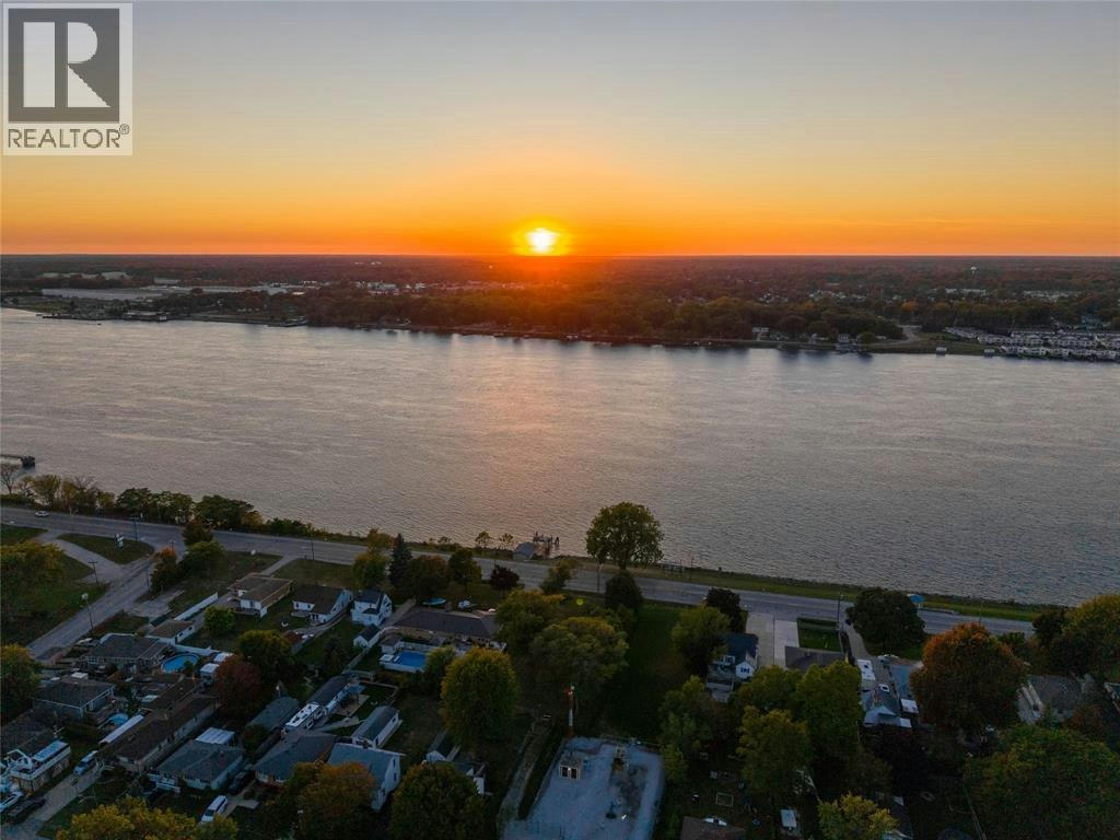 2002 St. Clair Parkway, Sarnia, ON, N7T 7H5