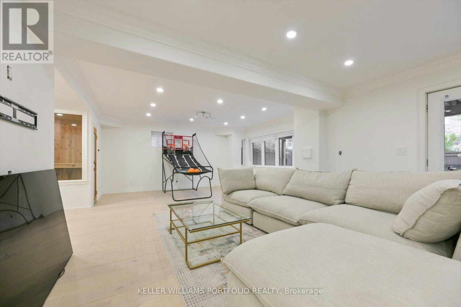 27 True Davidson Drive, Toronto, ON, M4W 3X3 - 45