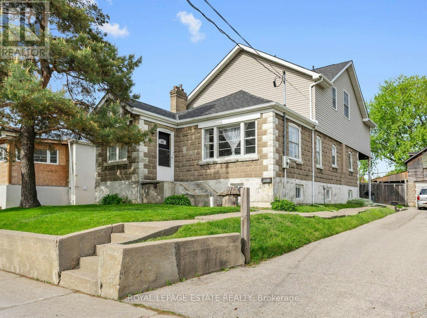 601 Pharmacy Avenue, Toronto, ON, M1L 3H1