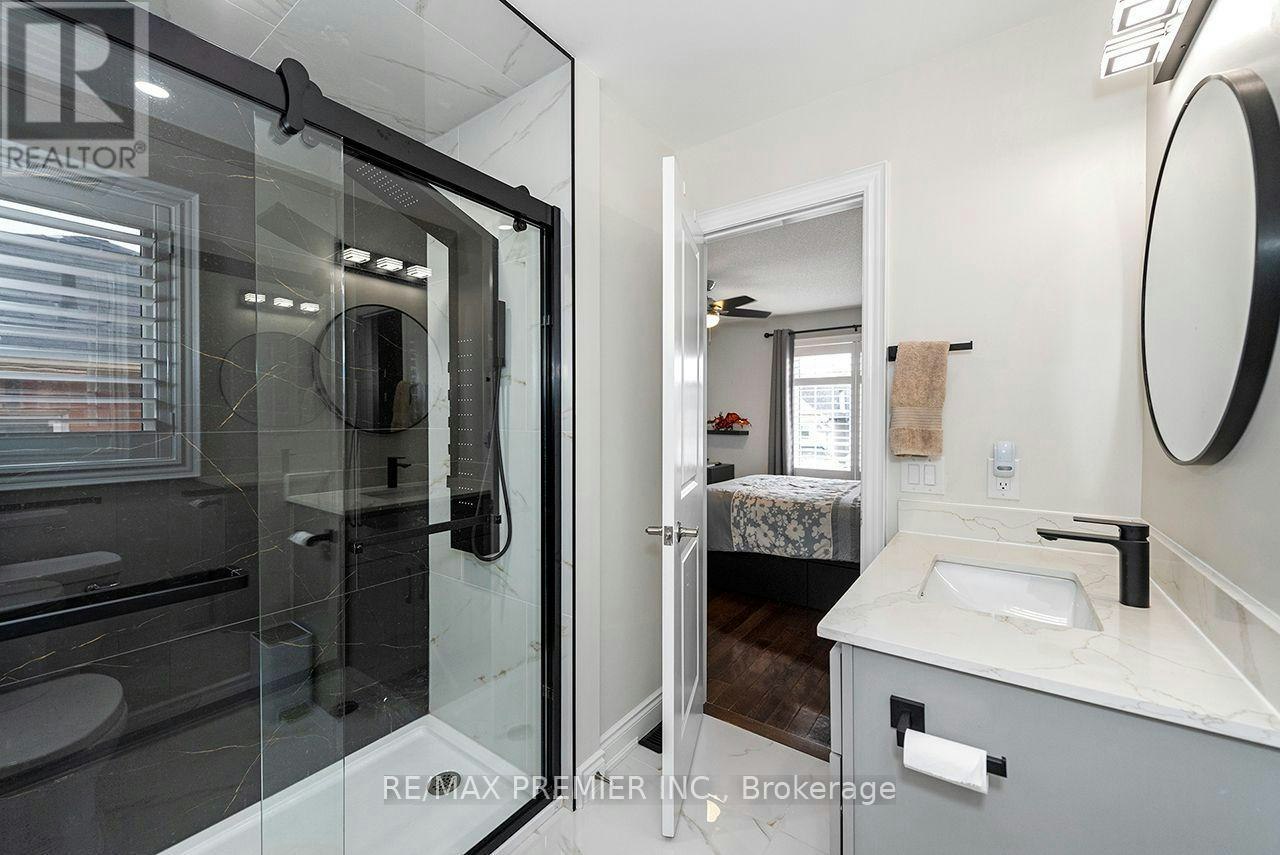 4 George Mckenzie Court, Toronto, ON, M9M 0E1 - 43