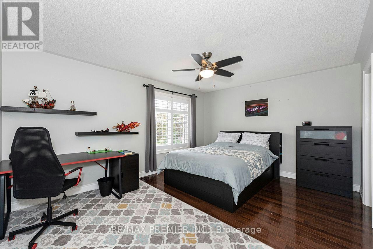 4 George Mckenzie Court, Toronto, ON, M9M 0E1 - 39