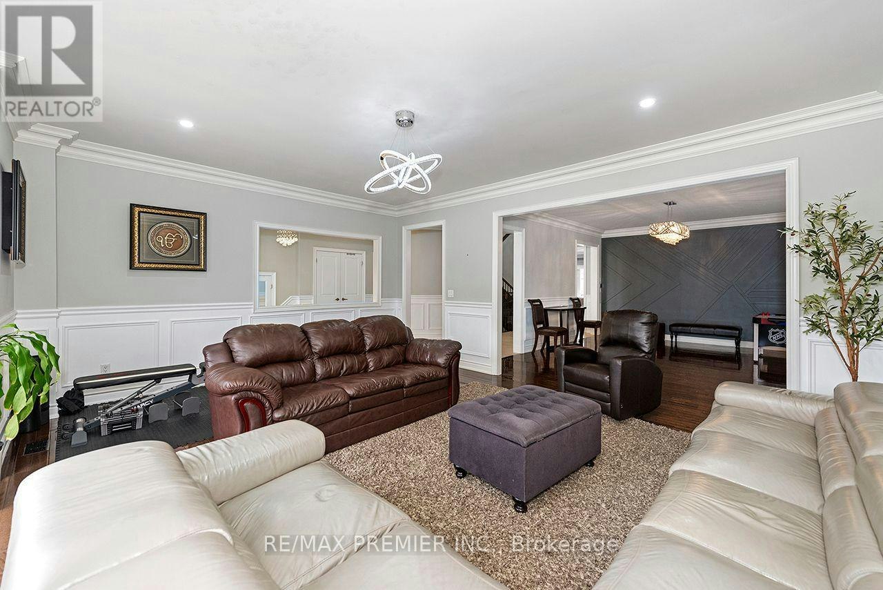 4 George Mckenzie Court, Toronto, ON, M9M 0E1 - 11