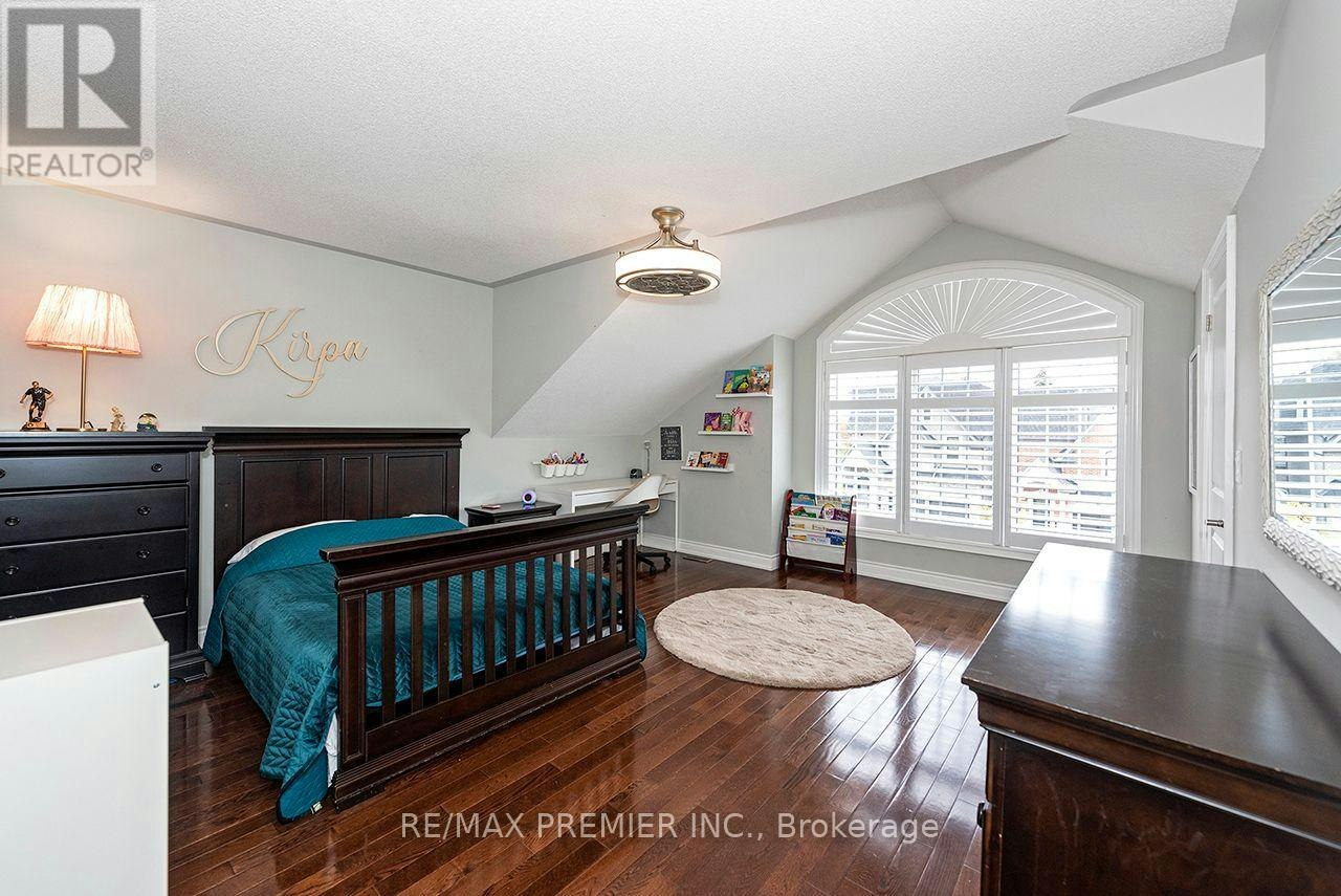 4 George Mckenzie Court, Toronto, ON, M9M 0E1 - 33