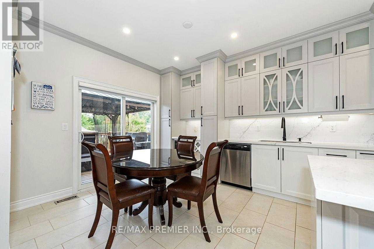 4 George Mckenzie Court, Toronto, ON, M9M 0E1 - 25